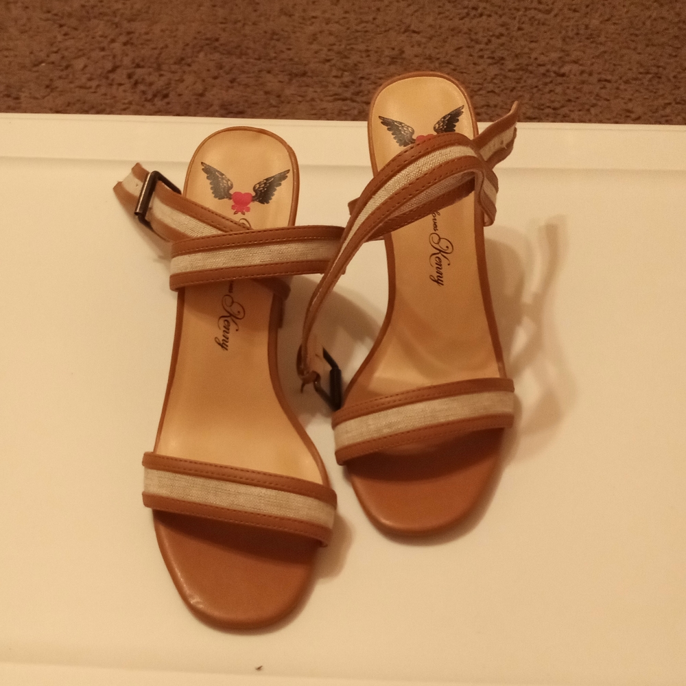 High heels - Picture 3 of 4